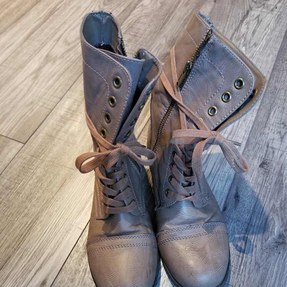 Combat boots